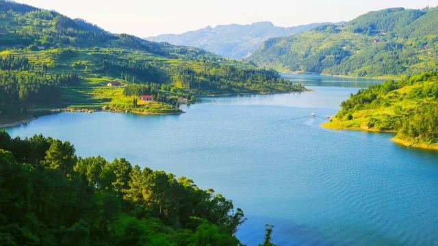 往年丰水期的葫芦口水库 余远文 摄