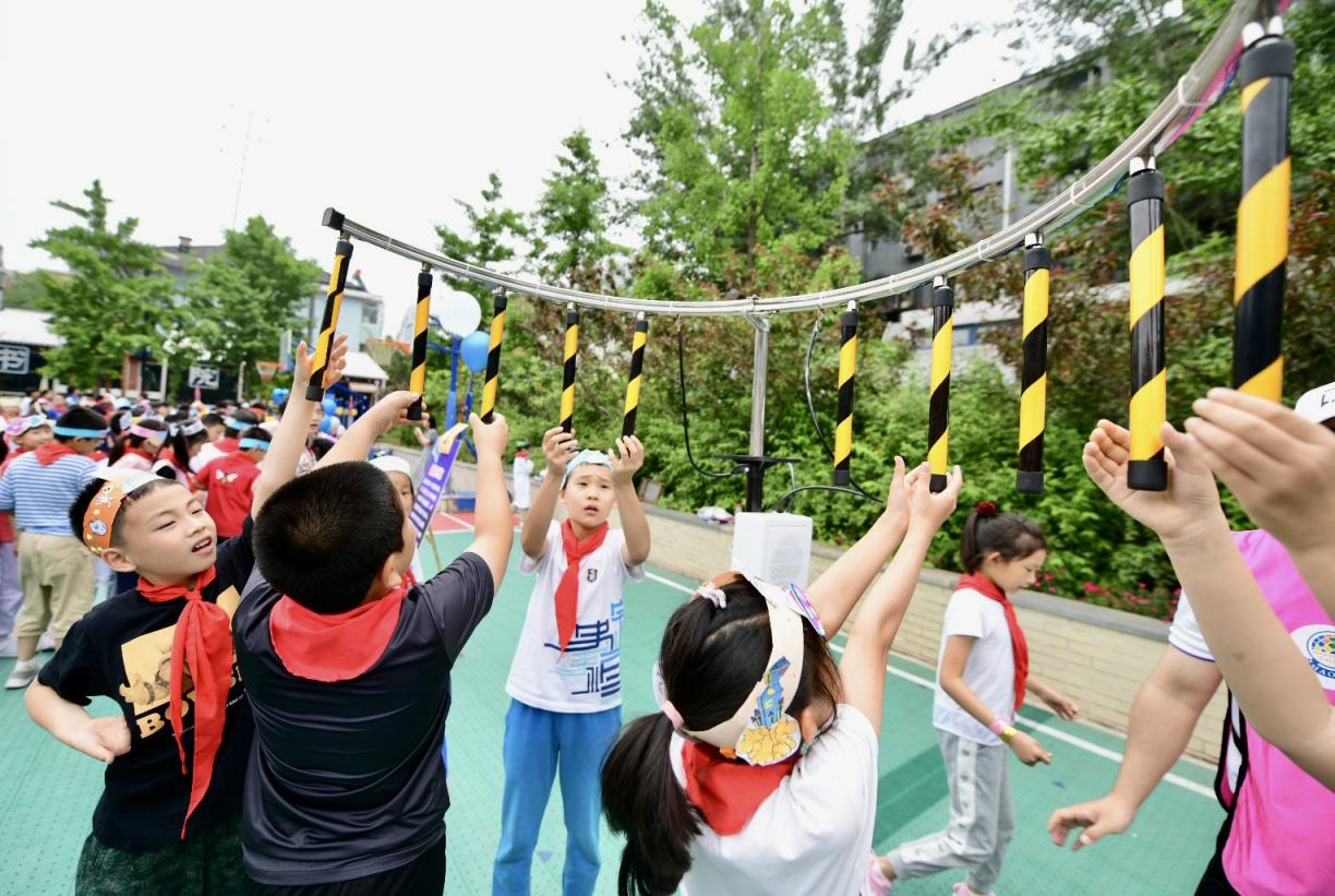 给孩子送来知识和欢乐,史家实验学校举办科技嘉年华_新浪财经_新浪网