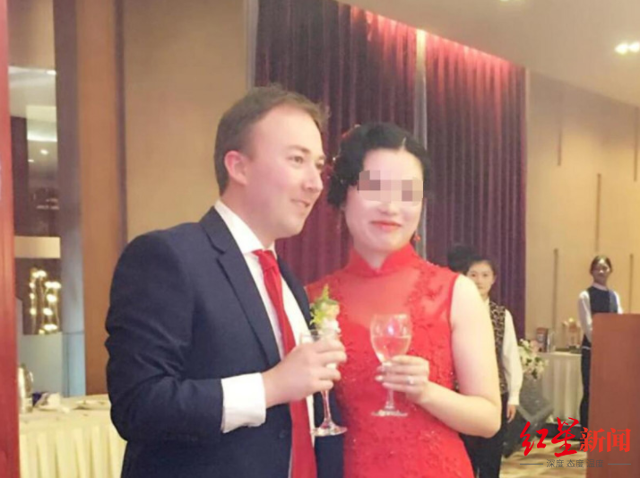 ↑2017年，两人在江西南昌举办中式婚礼
