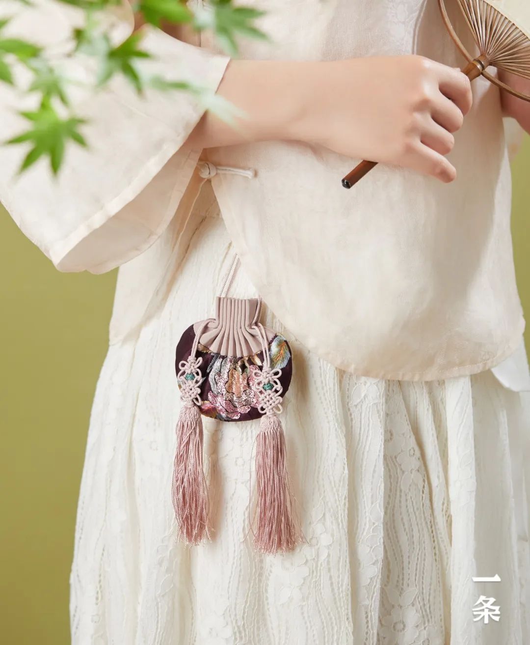 盘金绣手工香囊,濒临失传的千年技艺,端午香礼,寓意美好|香囊_新浪