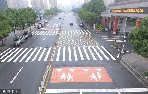 资料图:长沙市城乡规划局与长沙市交警支队联合推出"爱心斑马线".