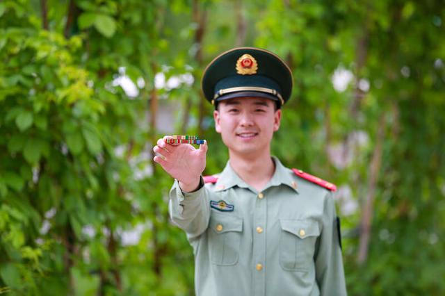 军人胸前的"荣誉墙",帅气亮相!_新浪财经_新浪网