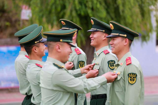 军人胸前的"荣誉墙",帅气亮相!_新浪财经_新浪网