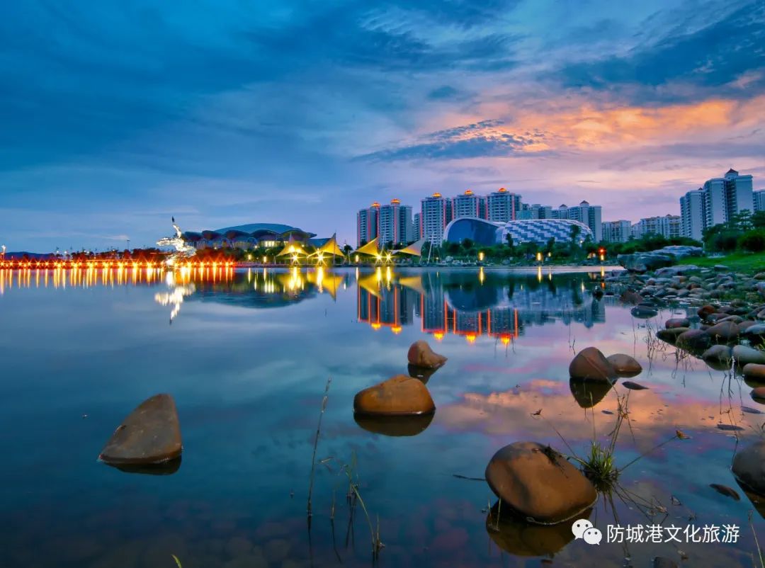 白天太热?这5处夏日夜游地,带你打开不一样的防城港|防城港市_新浪财