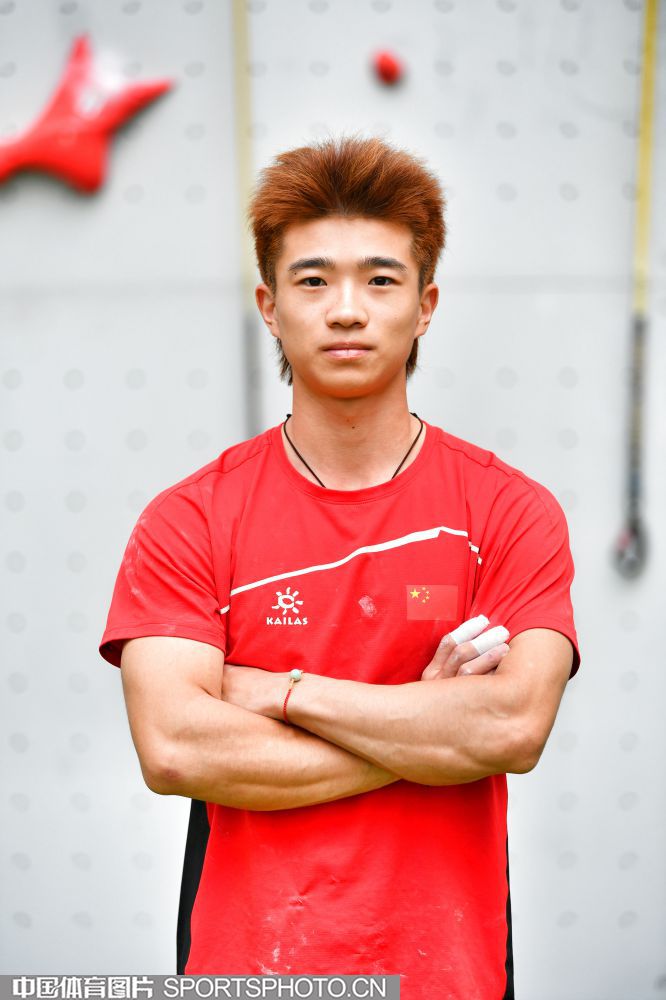 曹龙"破五"创男子全国纪录 中国攀岩要"快"更要"稳"