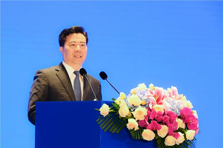 市委副书记,市长黎春秋出席并致辞.