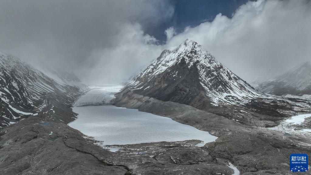 杰玛央宗冰川(5月31日摄,无人机照片).新华社记者晋美多吉摄