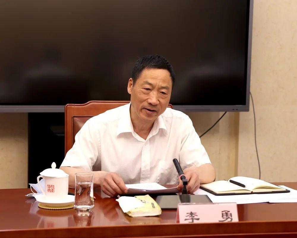 李勇介绍有关情况