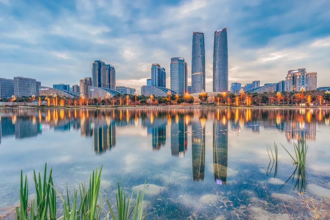 四川城市现代建筑群风光(图源:轩视界中国西部图片库)