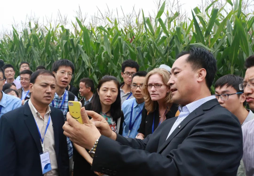 刘彦随在陕西榆林农业地理工程试验基地讲解水土耦合关键技术