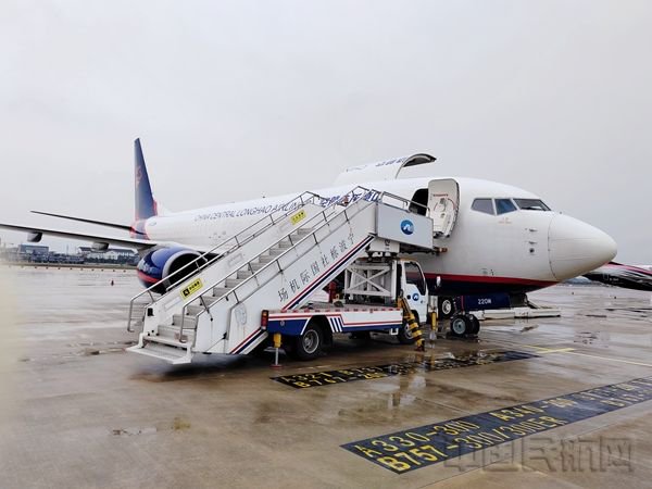 宁波小龙虾"坐"飞机出海,夏日限定美味席卷马尼拉|小龙虾_新浪财经