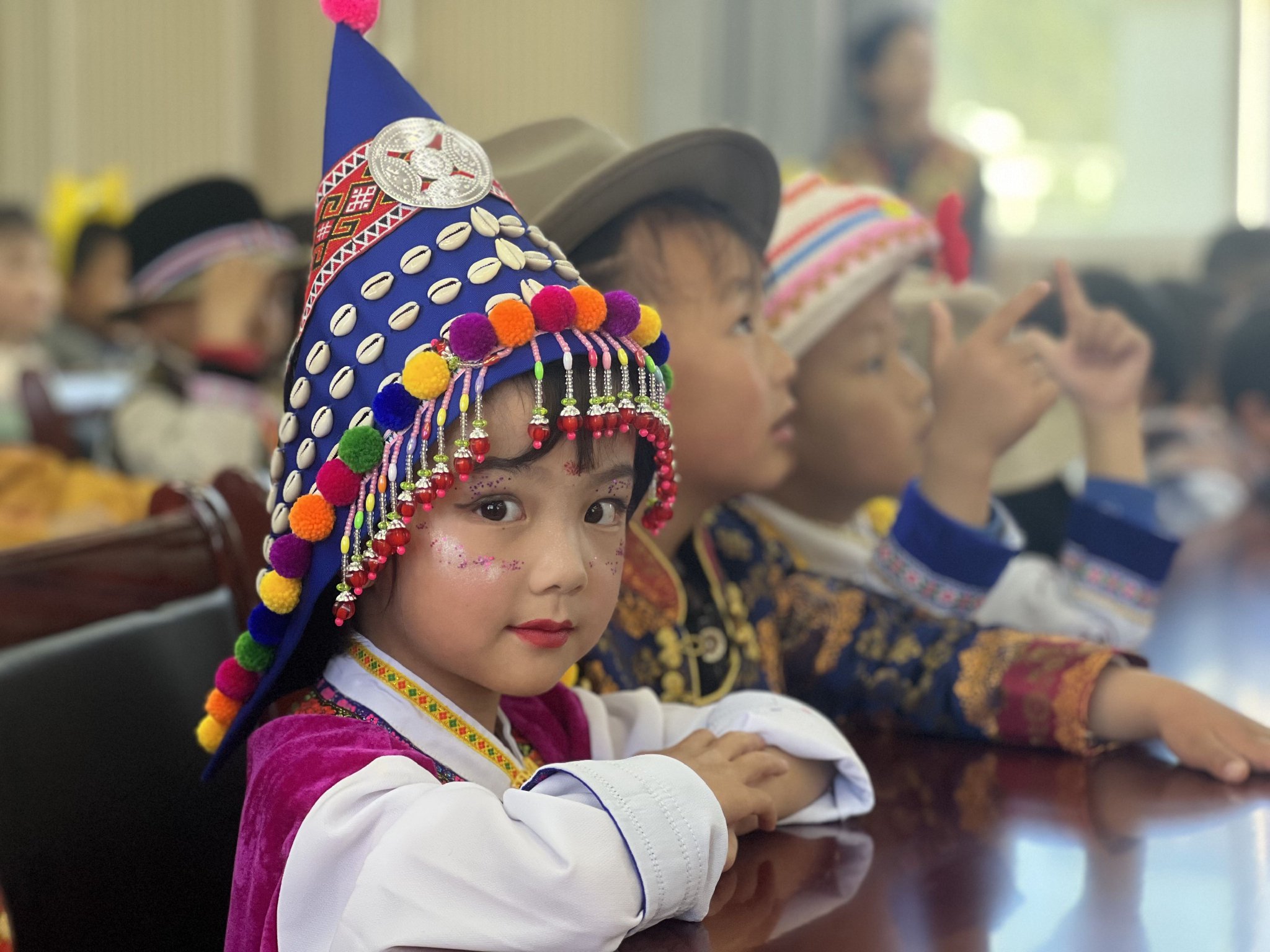 美丽的傈僳族小姑娘.(杨小楠摄)