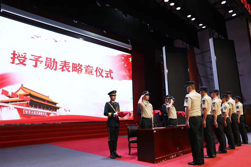 火箭军某部隆重举行授予勋表略章仪式|火箭军_新浪财经_新浪网