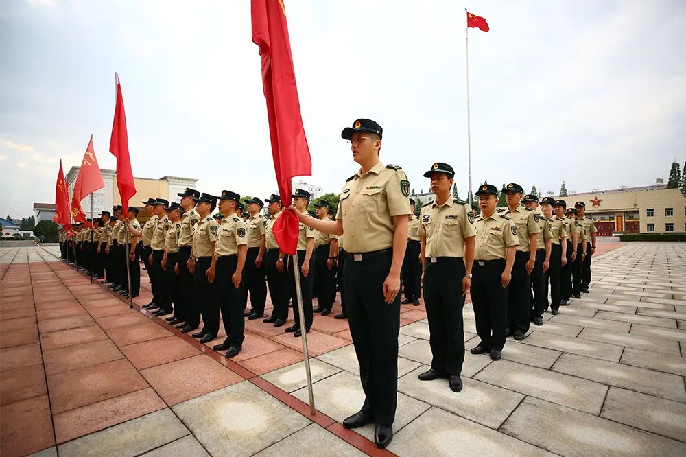 火箭军某部隆重举行授予勋表略章仪式|火箭军_新浪财经_新浪网