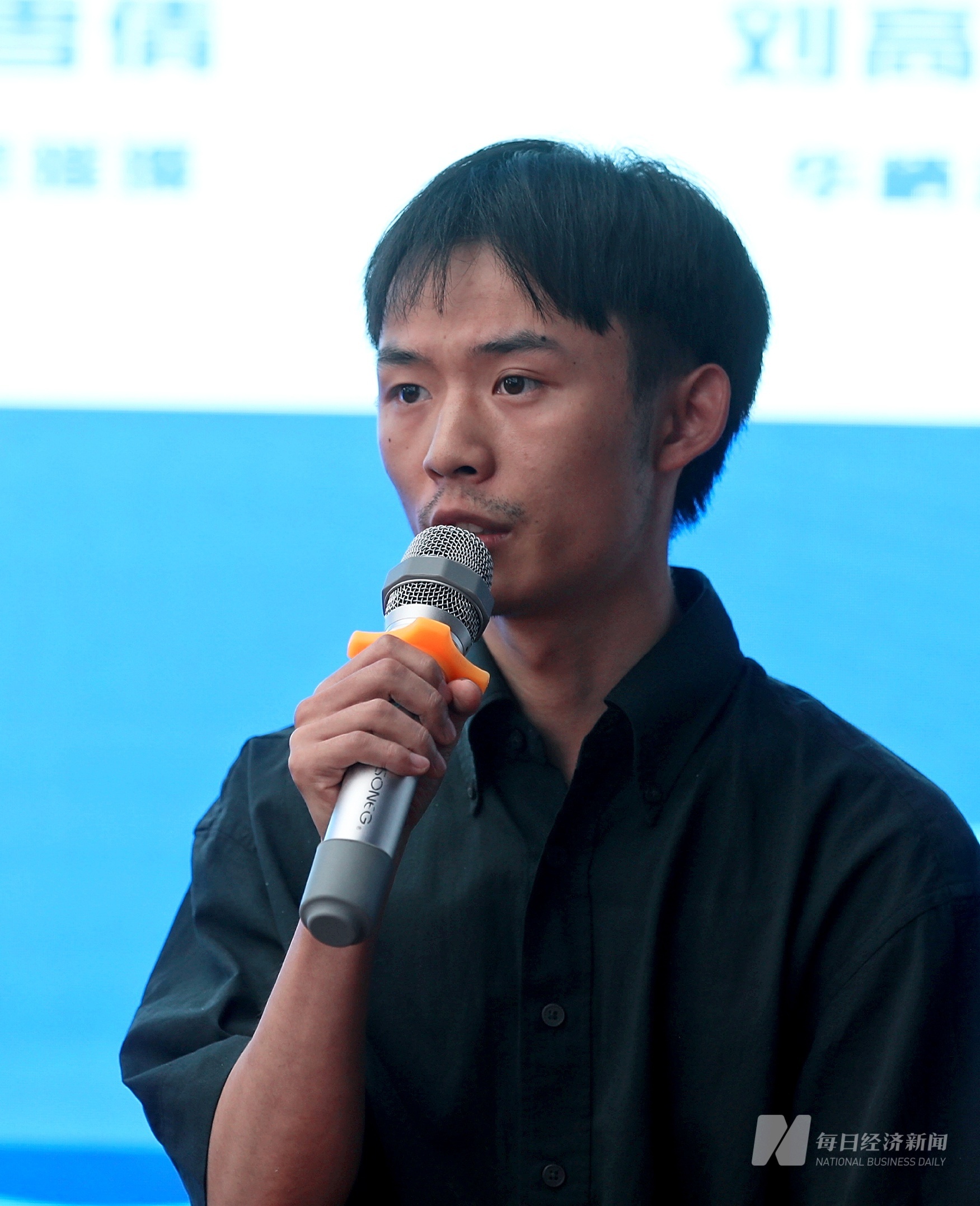 位同学都是人,人是有目的的,"就文学与新闻学院的专业特色,杨培文表示