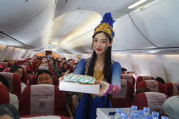 金鹏航空为旅客准备了新疆特色美食