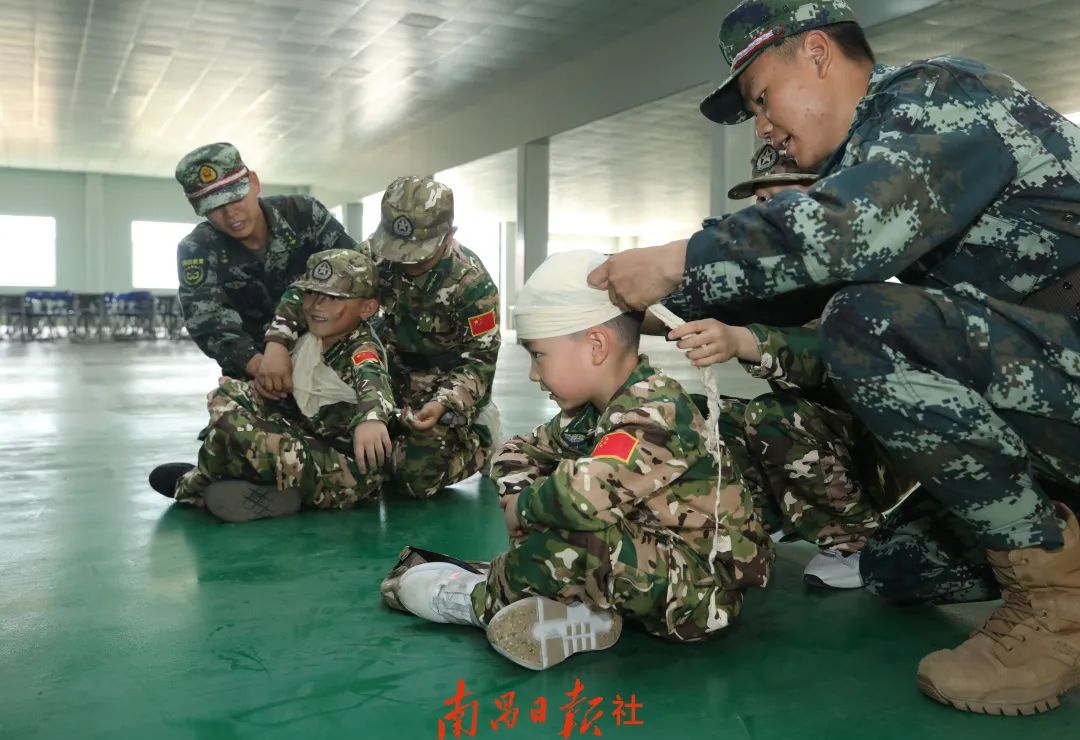 三角巾胸部包扎法,三角巾下腹部包扎法,燕尾巾肩部包扎法,三角巾