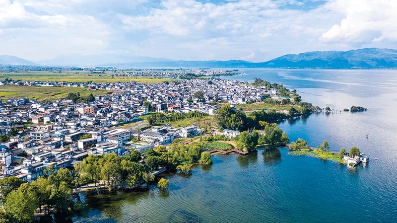 云南省大理市古生村村貌与洱海风光(2020 年 9 月 3 日摄)胡超摄 / 本