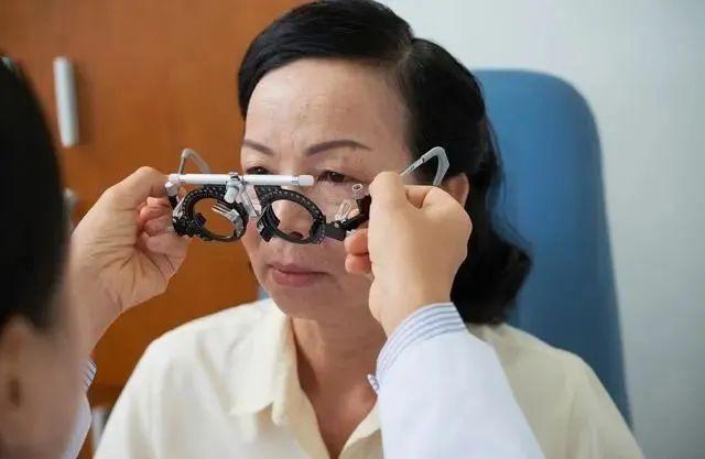 医学验光配镜：让眼睛重新找回清晰视界