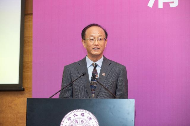 秀钟书院聘请清华大学环境学院教授胡洪营担任院长.受访者供图