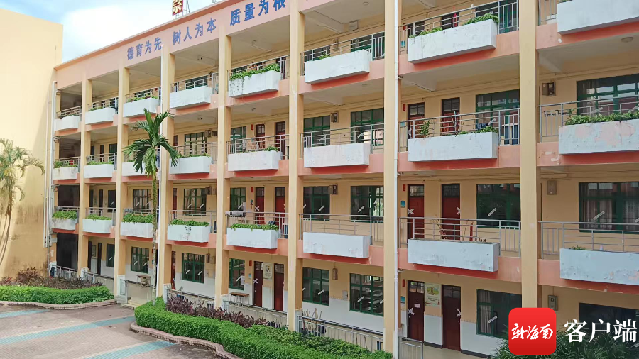 海桂中学考场已布置就绪.记者 苏桂除 摄