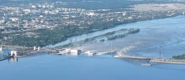 △卡霍夫卡水电站遇袭后照片（图片来源：乌克兰24频道官方社交平台）