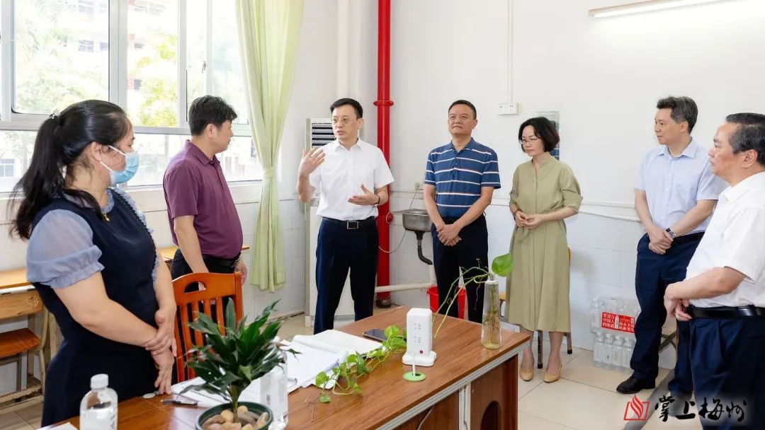 马正勇先后前往梅江区梅州中学,梅县区华侨中学,详细了解考场设置
