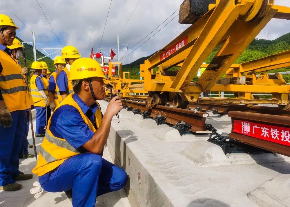 汕汕铁路全线开始铺轨|高铁_新浪财经_新浪网