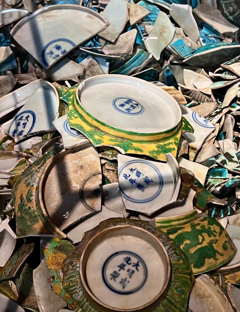 图为景德镇御窑博物馆展出的瓷器碎片.新华社记者卢哲 摄