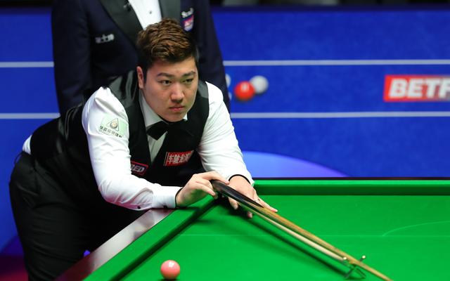 颜丙涛是斯诺克大师赛00后首冠获得者,如今他将面临5年的禁赛期.