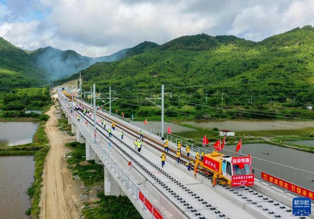 汕汕铁路全线开始铺轨|铁路_新浪财经_新浪网