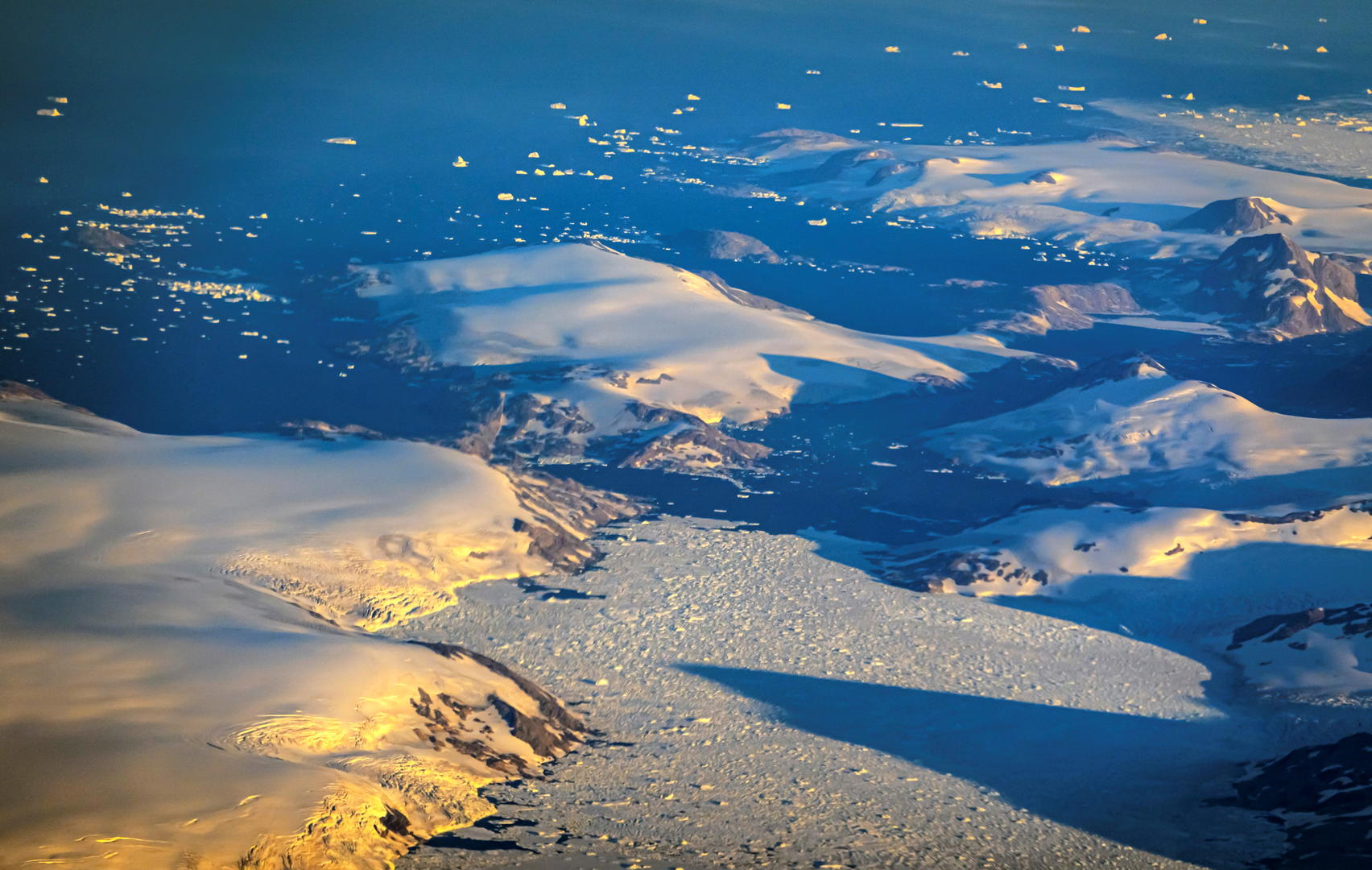 ↑格陵兰岛 图据IC photo
