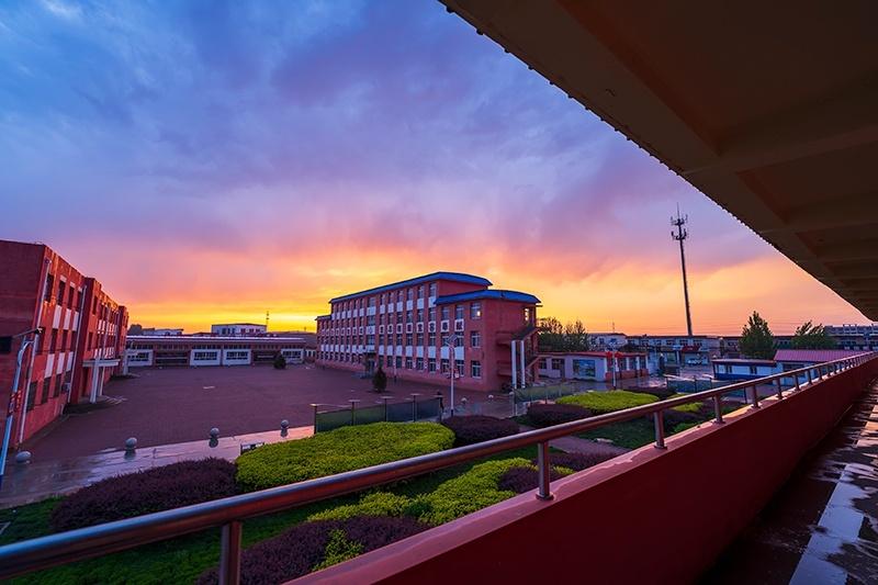 滦南县司各庄镇初级中学雨后风景.滦南县司各庄镇初级中学雨后风景.