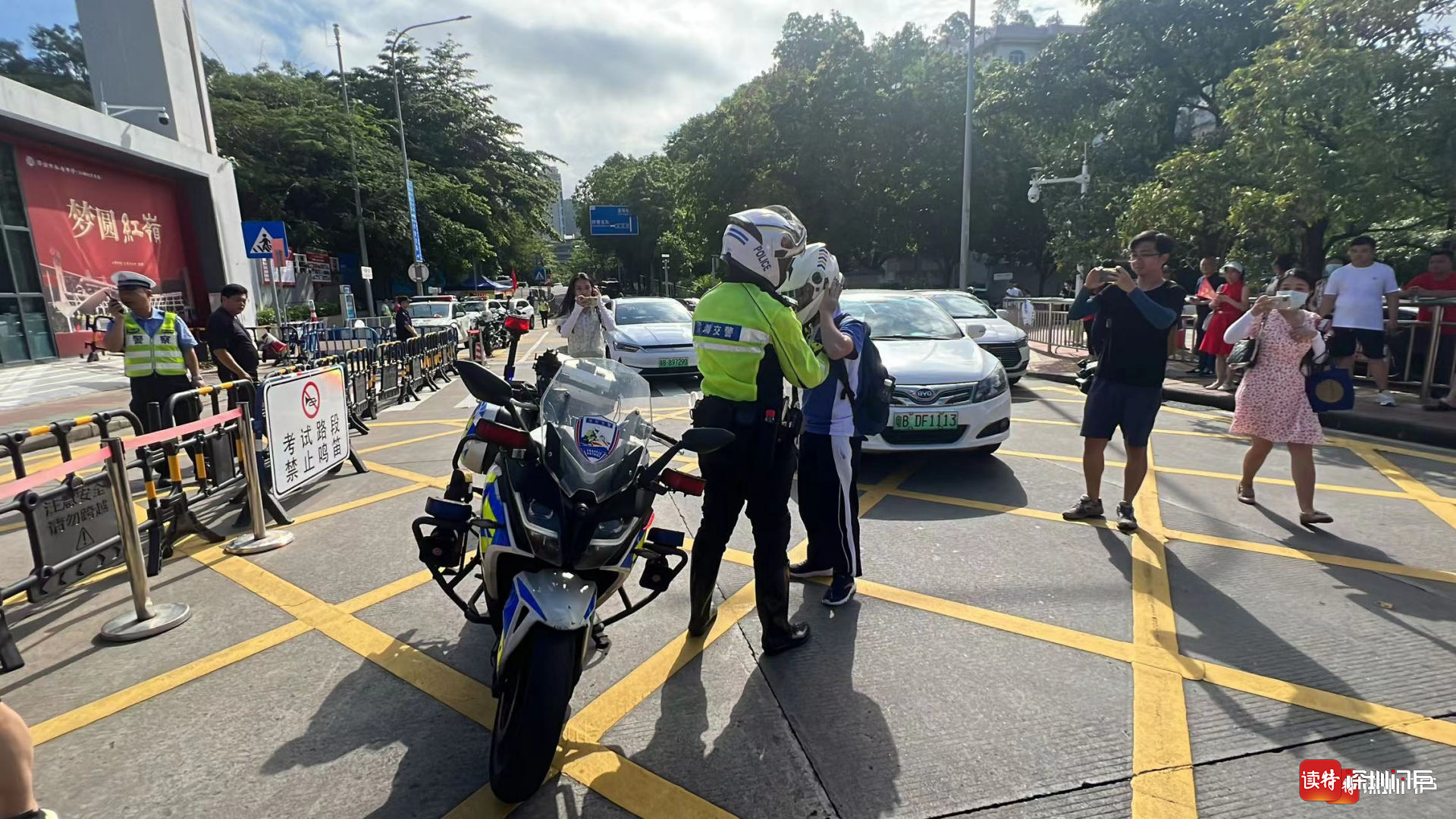 一考生遇早高峰求助,深圳铁骑5分钟将其送达考场|深圳市_新浪财经