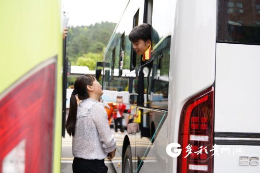 家长叮嘱考生放松应考