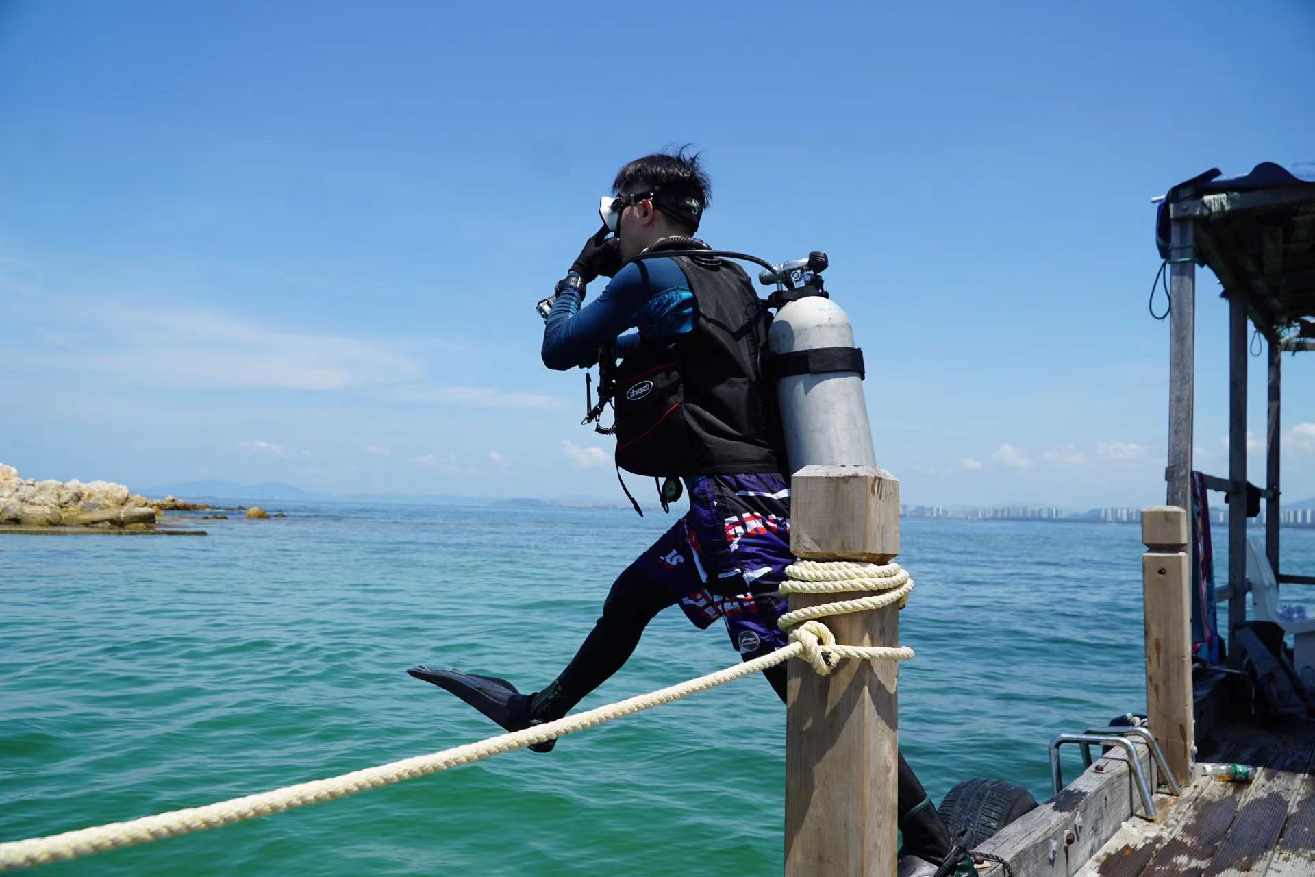 世界海洋日,新海南客户端召集一批潜水员做了这件事|海洋_新浪财经