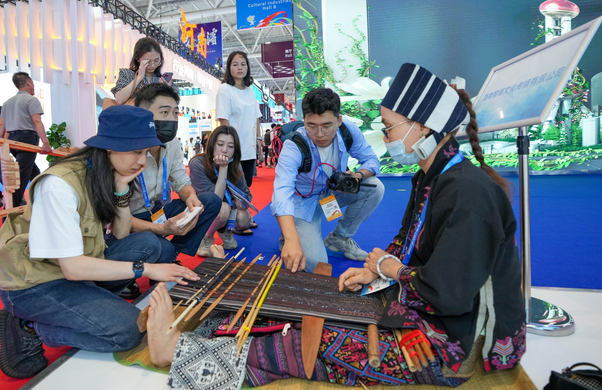 黎锦展区.(海南展馆供图)