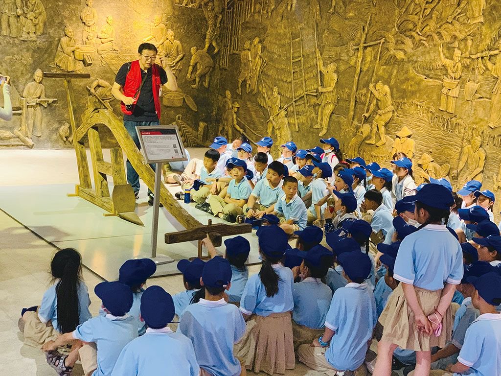 户外拓展训练营：在自然中寻找成长的力量