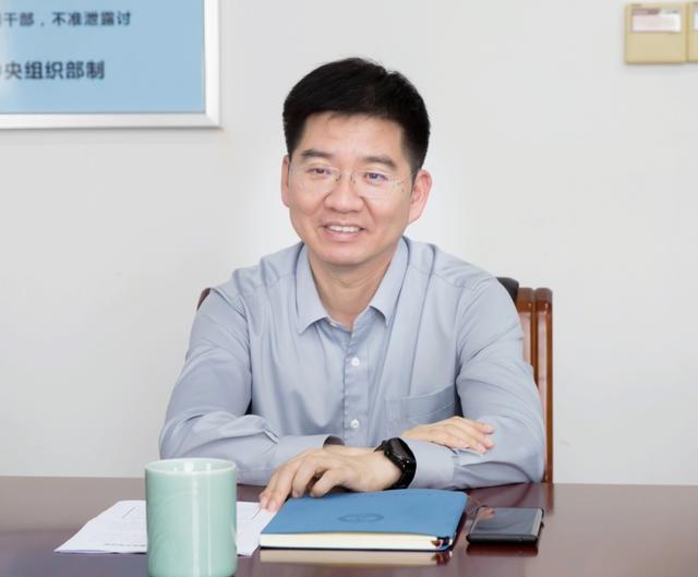 金山卫镇党委书记周兵,副镇长蒋钟斌参加.