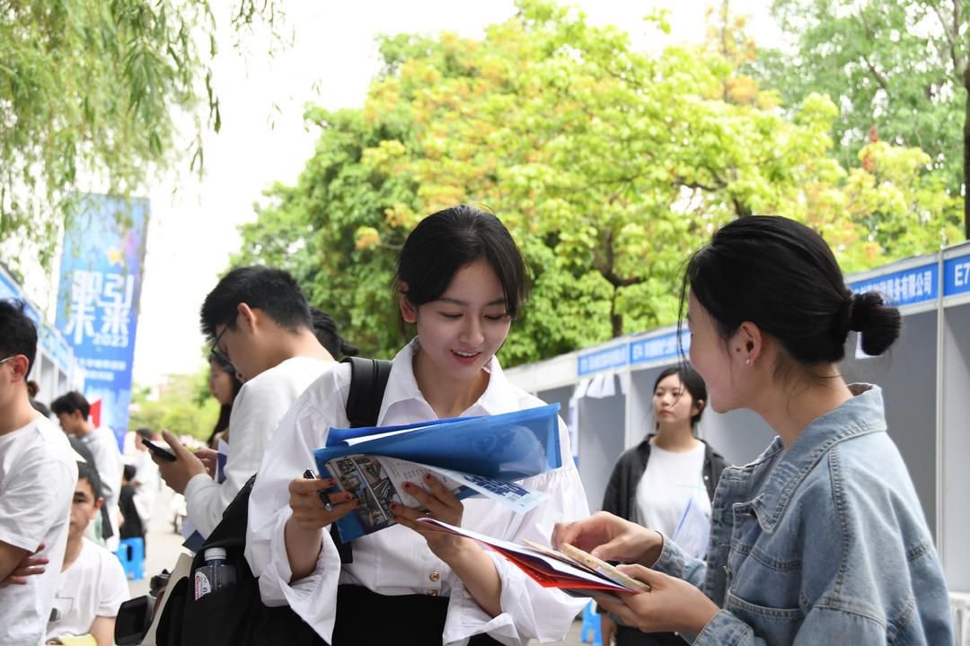 促进高校毕业生就业 四川开展"百日千万招聘专项行动"|高校毕业生