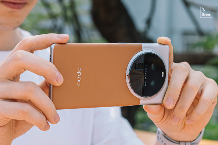 fkni-dkisn8113wte-kkmr6u9agqj莫林夫人用折叠起来的钞票拍了拍她没