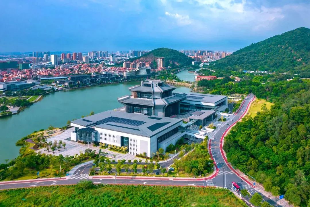 这三大场馆已经组成了一个"听音湖会展场馆群",成为佛山对外开放,对外