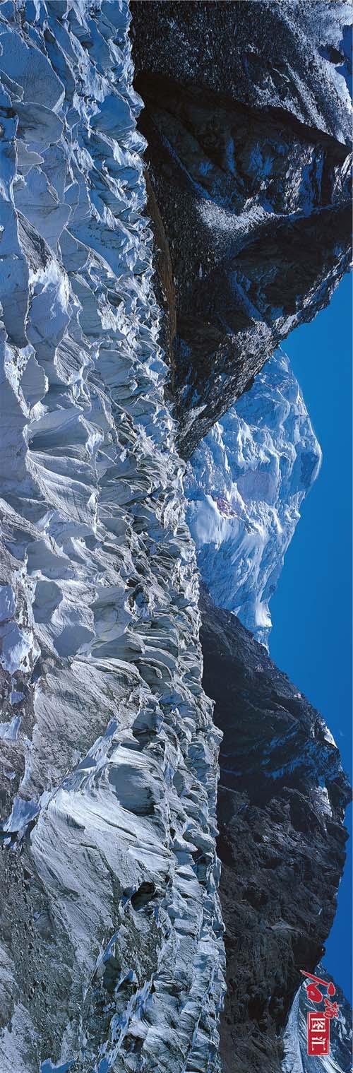 托木尔峰脚下的冰川 郝沛摄