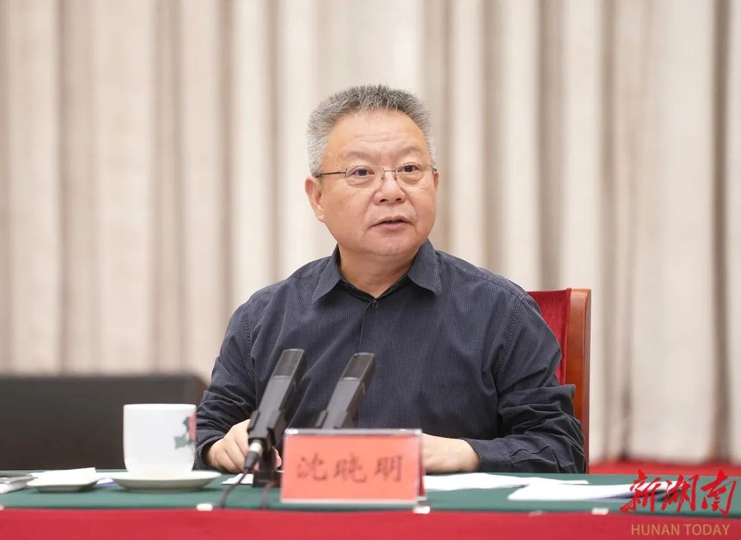 衣锦还"湘"|亚辉龙董事长胡鹍辉受邀参加湘商回归企业家代表座谈会