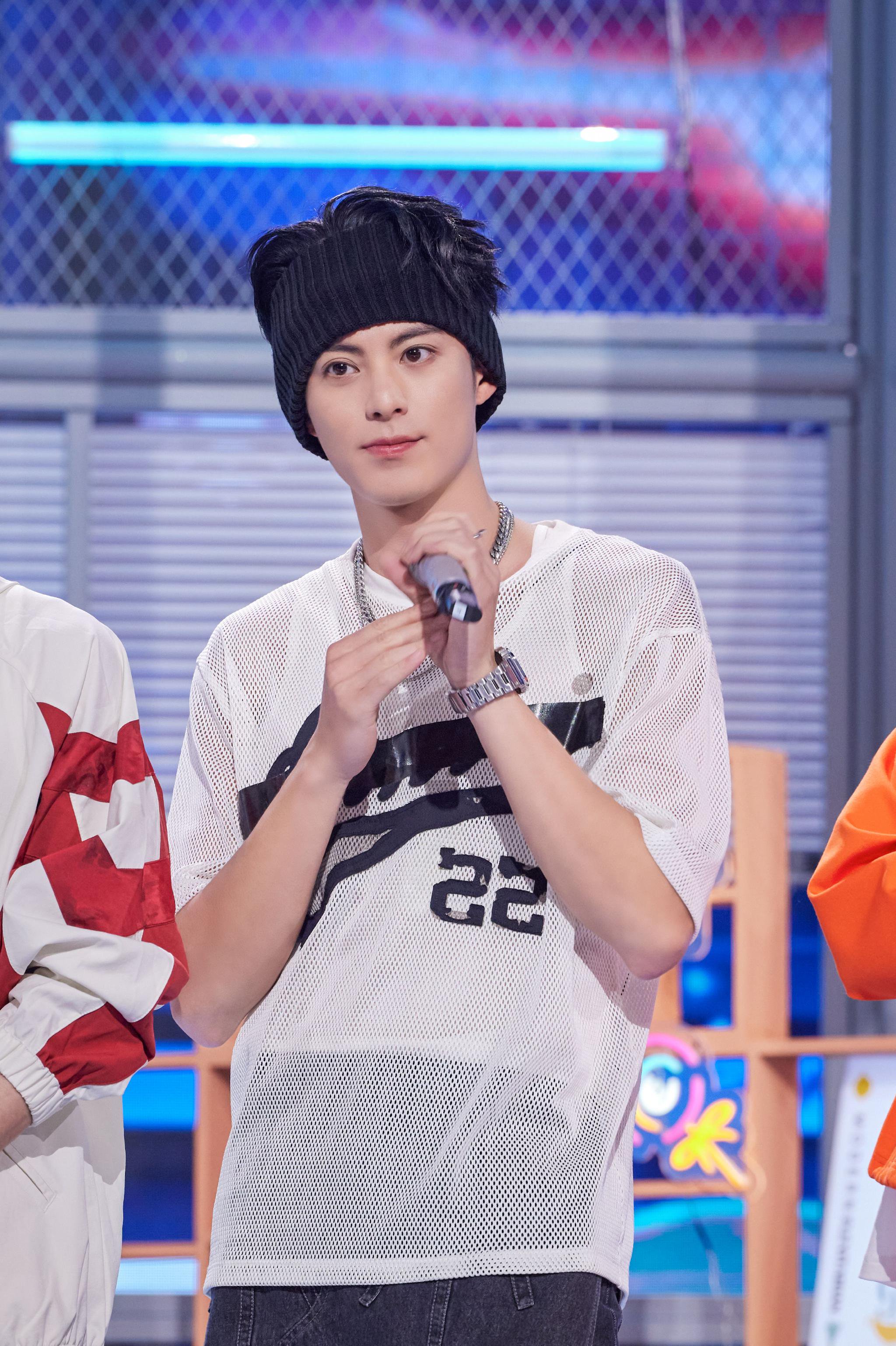 王鹤棣回归"好六街",再次开启上分模式|王鹤棣_新浪财经_新浪网