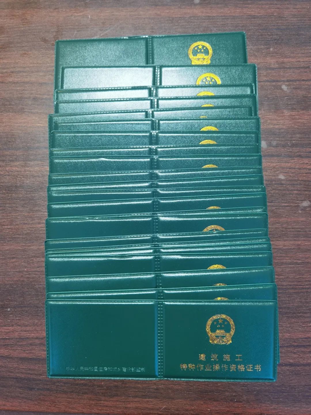 白某某案中查获的假证书及部分制作工具