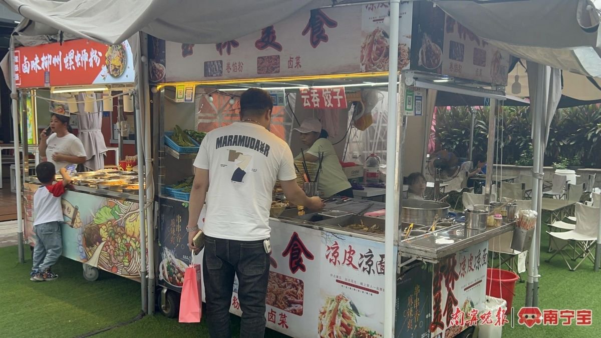 南宁市多种多样的快餐店给予了消费者更多选择,快餐行业整体趋势稳中