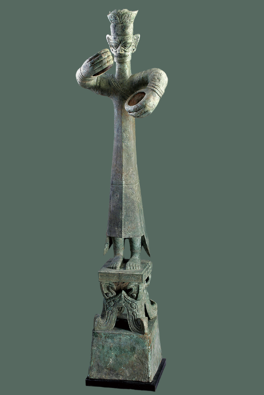 青铜立人像(商代) 三星堆博物馆藏.(图片来源:三星堆博物馆官网)