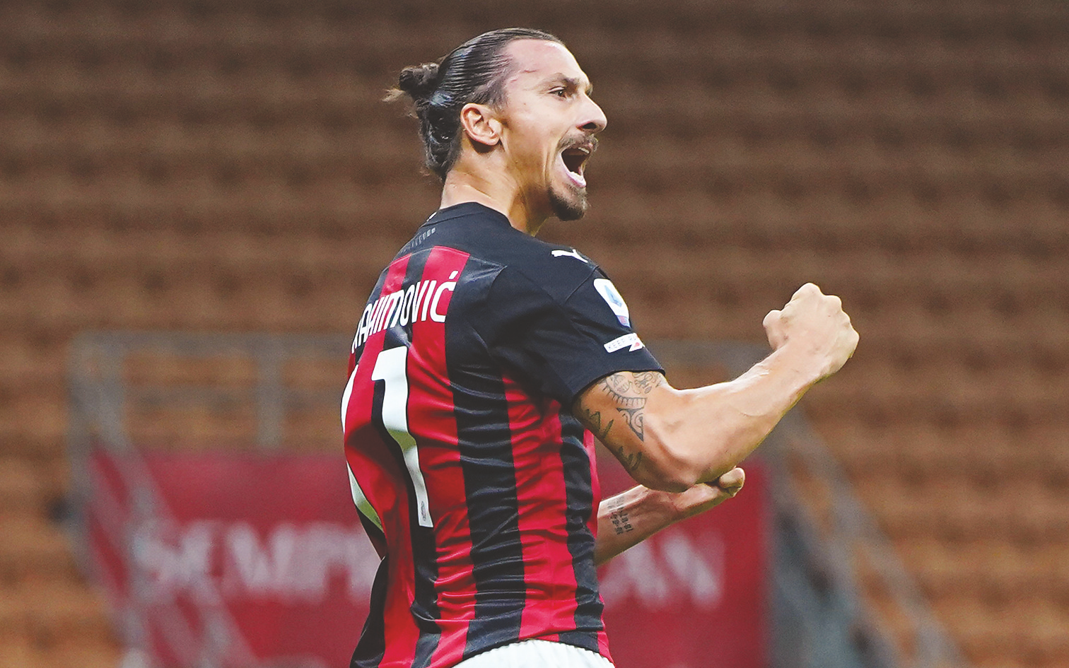 其中不乏承载一代球迷绿茵场记忆的球员,比如瑞典球星伊布拉