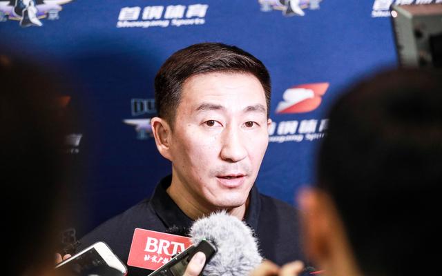张云松接受采访.北京首钢篮球俱乐部供图